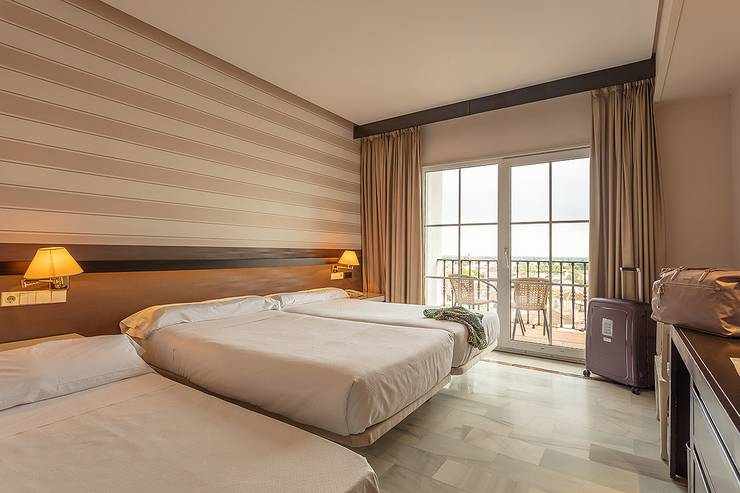 Habitación doble + cama extra (2 adultos + 1 niño) hotel abades benacazón 4* Habitación doble + cama extra (2 adultos + 1 niño) hotel abades benacazón 4*