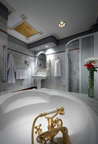 Bathroom Abades Benacazón 4* Hotel