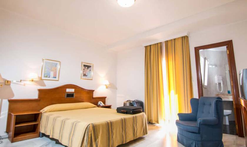 Habitación doble uso individual Hotel Abades Loja 3*