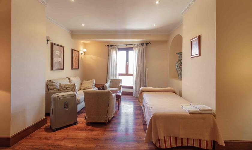 Quarto duplo + cama extra (3 adultos) Hotel Abades Guadix 4*