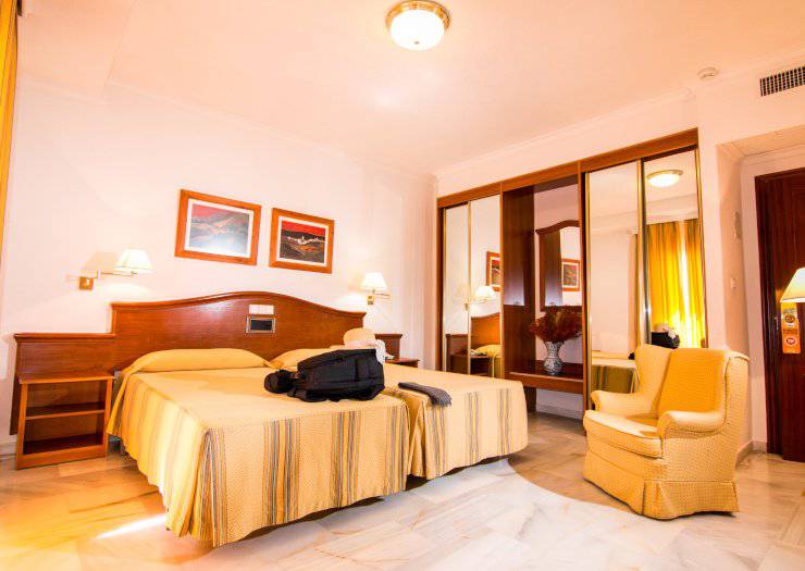 Habitación Doble + Cama Extra (2 Adultos + 1 Niño) Hotel Abades Loja 3* Loja Habitación Doble + Cama Extra (2 Adultos + 1 Niño) Hotel Abades Loja 3* Loja