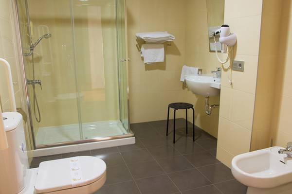 Baño Hotel Abades Vía Norte 3* en Miranda del Ebro Baño Hotel Abades Vía Norte 3* en Miranda del Ebro