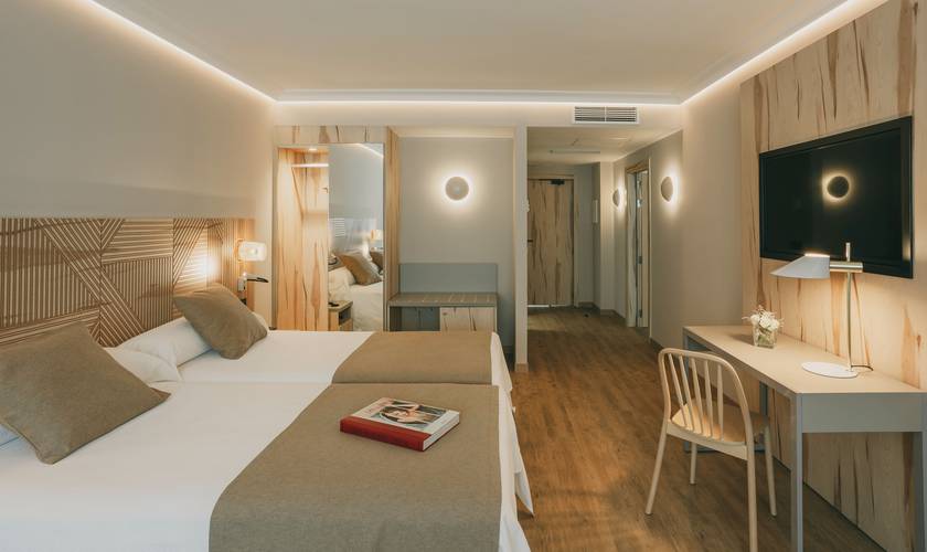Habitación doble + cama extra (3 adultos) Hotel El Mirador 4* Loja