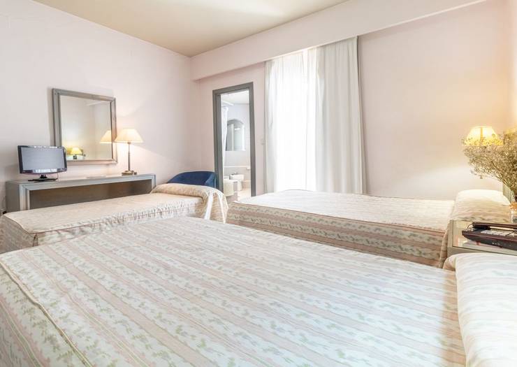 Chambre double + lit supplémentaire (2 adultes + 1 enfant) Hôtel Abades Manzanil 3* Loja