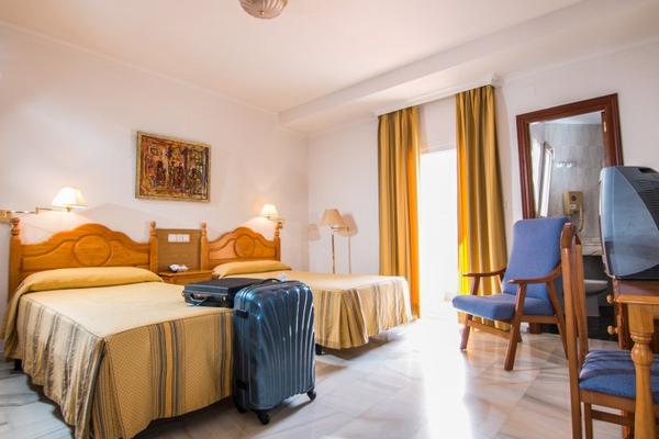 Double room plus extra bed (3 adult) Abades Loja 3* Hotel in Loja Double room plus extra bed (3 adult) Abades Loja 3* Hotel in Loja