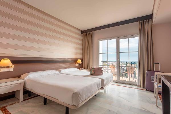 Habitación Familiar Hotel Abades Benacazón 4* en Benacazón Habitación Familiar Hotel Abades Benacazón 4* en Benacazón