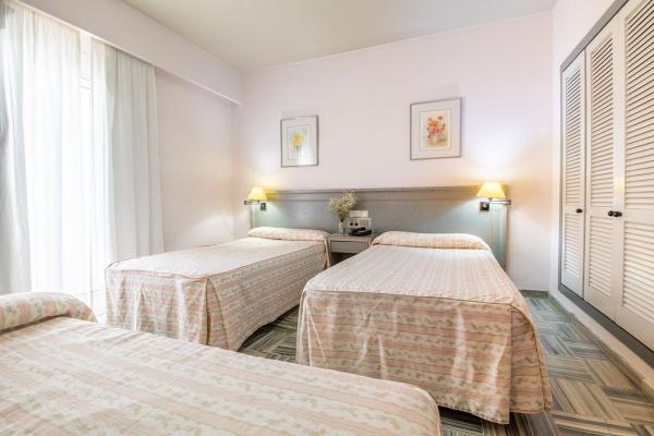 HABITACIÓN DOBLE + CAMA EXTRA (2 ADULTOS + 1 NIÑO) Hotel Abades Manzanil 3* en Loja HABITACIÓN DOBLE + CAMA EXTRA (2 ADULTOS + 1 NIÑO) Hotel Abades Manzanil 3* en Loja